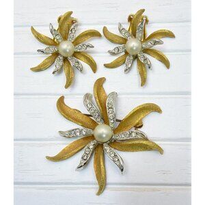 Vintage Judy Lee Gold Silver Tone Rhinestone Pearl Brooch Clip-on Earrings Set